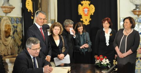 Bronisław Komorowski w Portugalii. "Mamy wspólne interesy"
