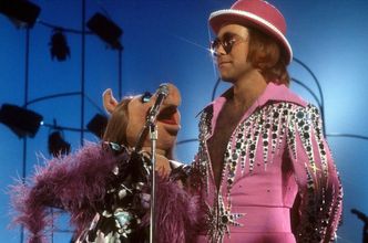 "Artysta wszech czasów", Elton John kończy dziś 70 lat! (STARE ZDJĘCIA)