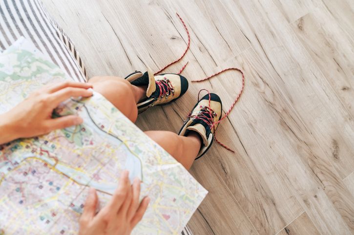 Jakie trapery damskie wybrać? Zobacz, na co zwrócić uwagę przy zakupach