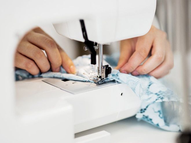 Jak nauczyć się szyć? Moda na DIY