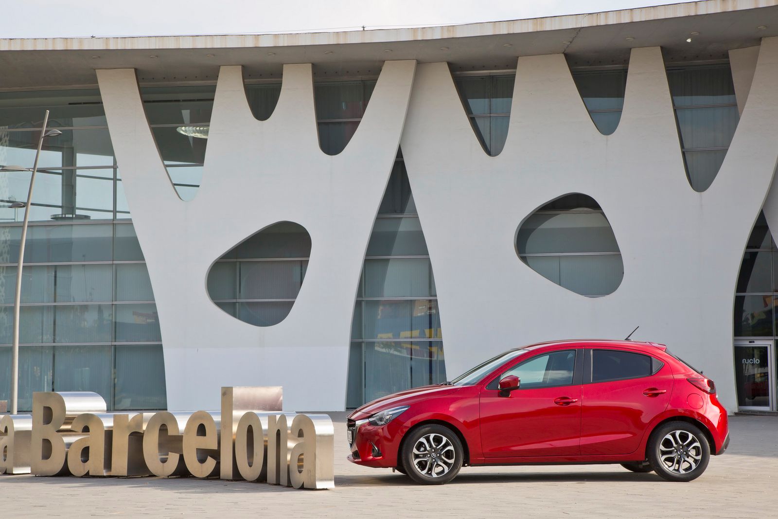 Europejska Mazda 2 – obszerna galeria zdjęć 15
