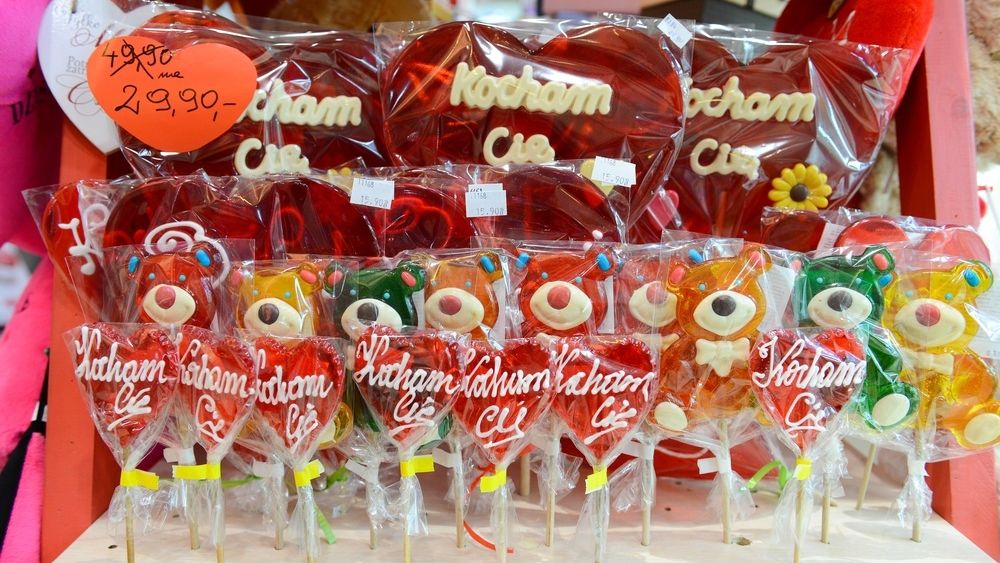 Popularność aplikacji randkowych wcale nie zmniejsza zainteresowania biurami matrymonialnymi - twierdzą ich właściciele