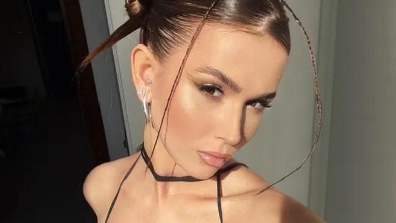 Roksana Węgiel pozuje w czerwonej bieliźnie. Wywołała burzę w sieci 
