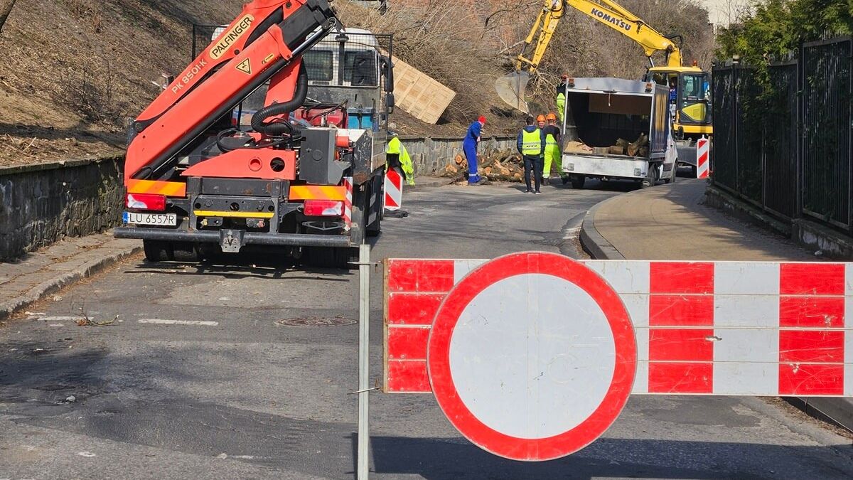 MPWiK usuwa awarię kanalizacyjną na ul. Podwale w Lublinie