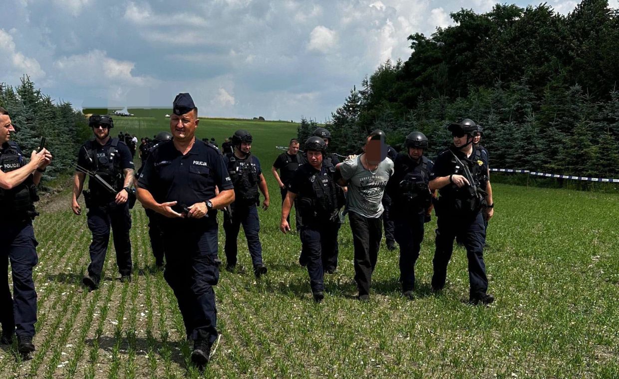 Koniec obławy na nożownika z Mierzawy. Policja zatrzymała 49-latka