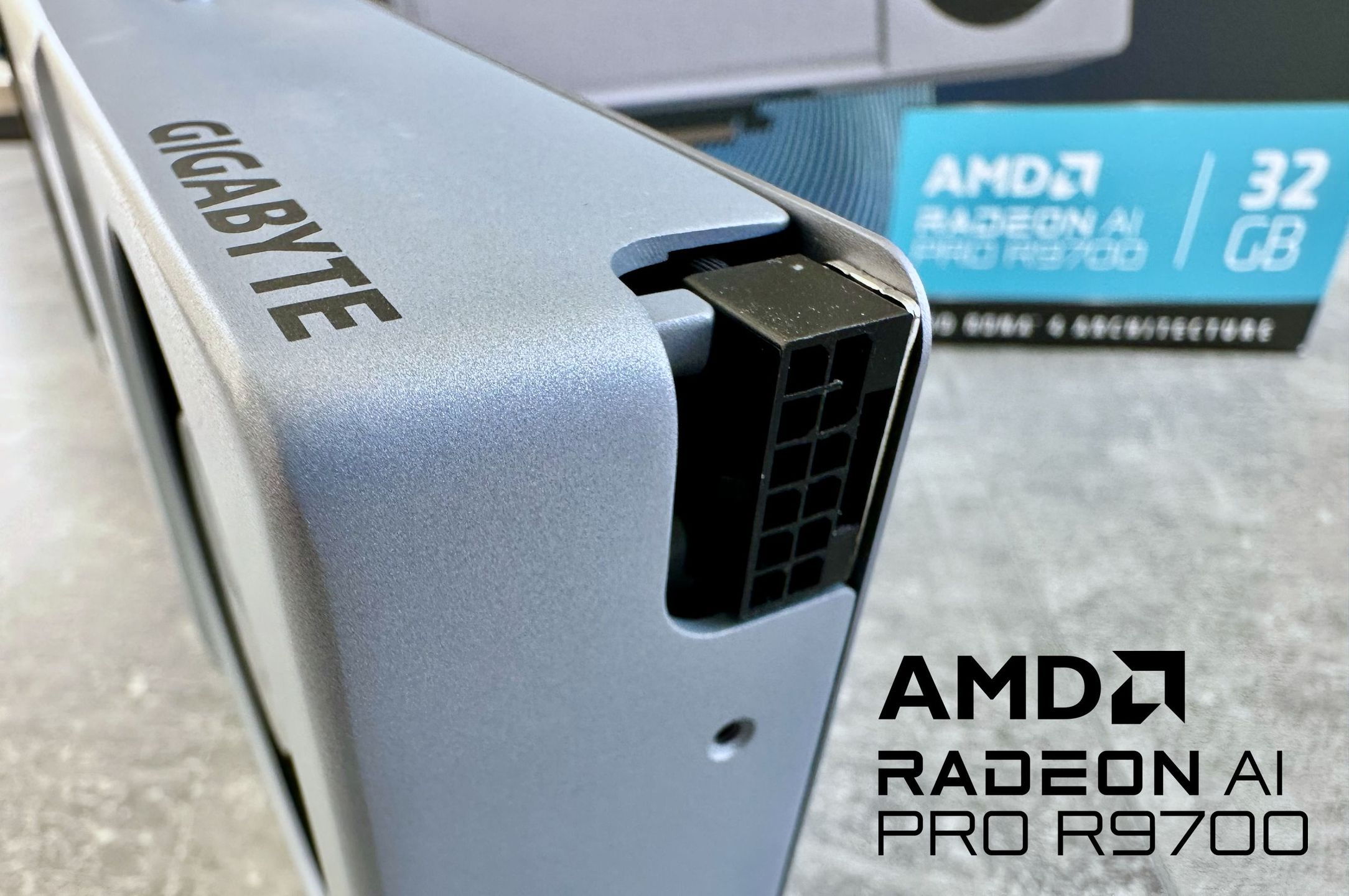 GIGABYTE Radeon AI PRO R9700 32 GB - 