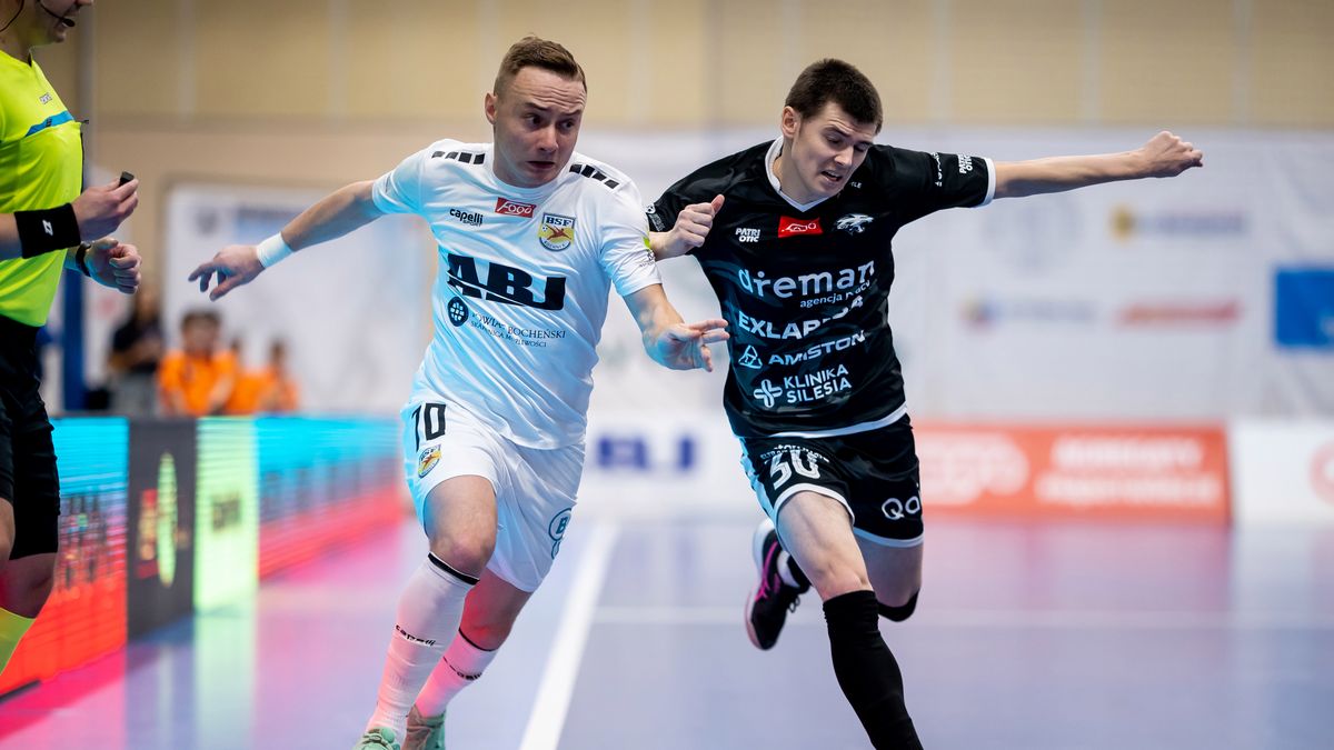 Zdjęcie okładkowe artykułu: Materiały prasowe / Fogo Futsal Ekstraklasa / O piłkę walczą zawodnicy BSF ABJ Bochnia i Dremana Opole Komprachcice