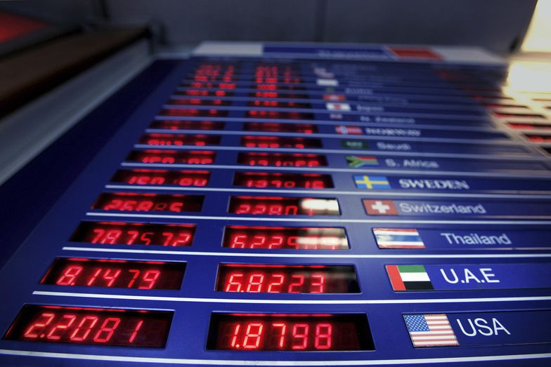 Oszuści wyłudzili ponad 2,5 mln złotych