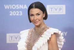 Na bogato! 54-letnia Anna Popek pokazała się w efektownej śnieżnobiałej kreacji. Zerknijcie na jej nogi