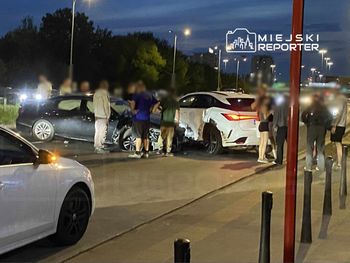 Zderzenie dwóch aut w Śródmieściu. Zablokowana Wisłostrada