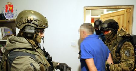 Mogli wprowadzić do obrotu nawet 390 kilogramów amfetaminy.