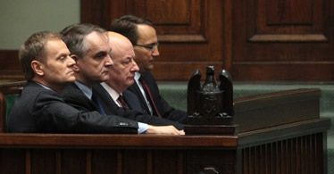 Sondaż: Polacy ocenili działalnośc rządu i samego premiera