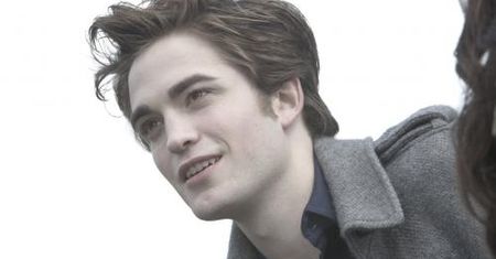 #dziejesiewkulturze: Robert Pattinson prawie wyleciał z planu "Zmierzchu". Producenci postawili mu warunek [WIDEO]