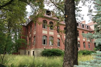 Katowice: Stary szpital stoi opuszczony od lat. Wnętrze budzi niepokój