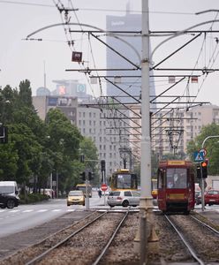 Warszawa. Tramwajarze pracują na pl. Narutowicza. Zmiany rozkładów