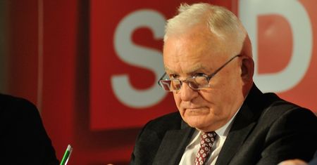 Leszek Miller opowiedział historię sprzed lat. Dlatego odsunął się od Kościoła