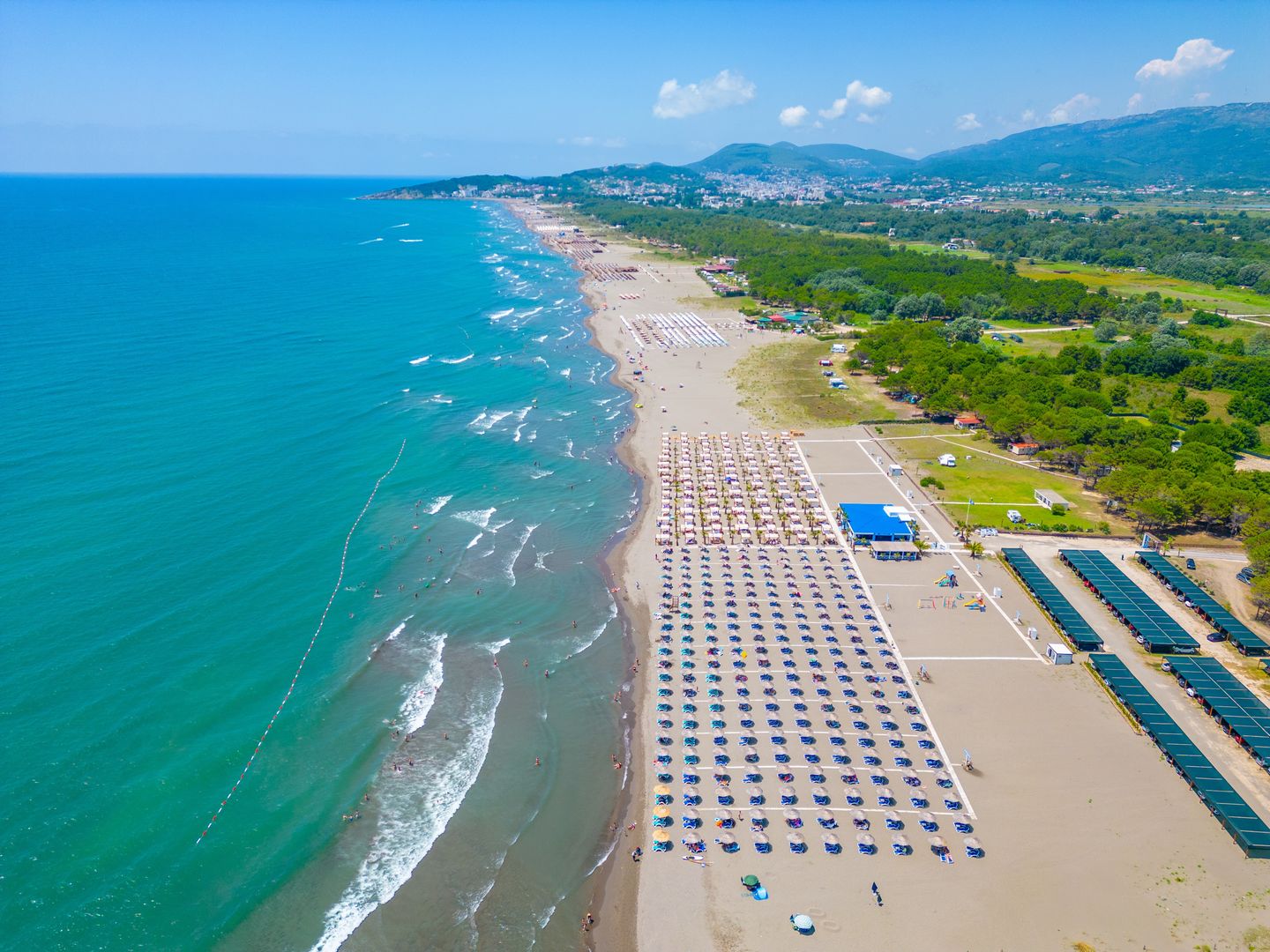 Ulcinj kusi długą plażą