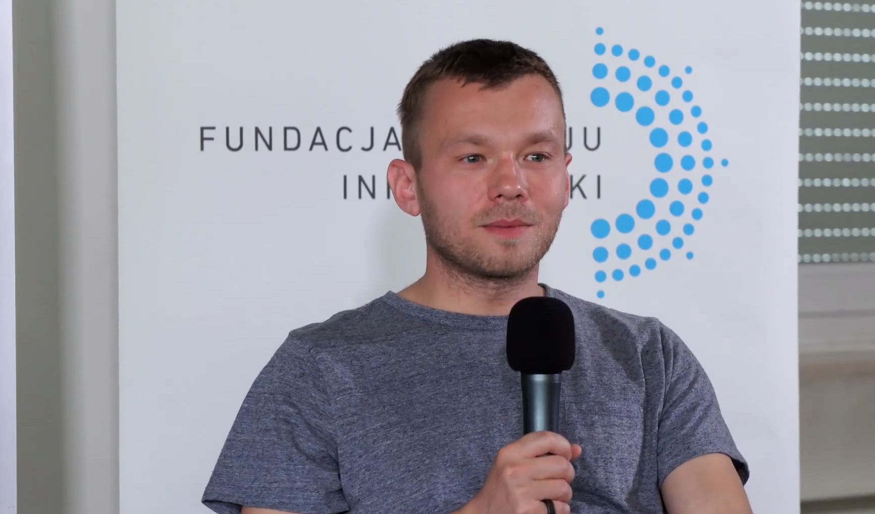 Wojciech Zaremba podczas spotkania ze studentami na Wydziale Matematyki, Inżynierii i Mechaniki Uniwersytetu Warszawskiego