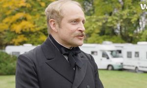 Piotr Adamczyk o "Lalce" Netfliksa: Nasze emocje się nie zmieniają. Zmieniają się tylko stroje