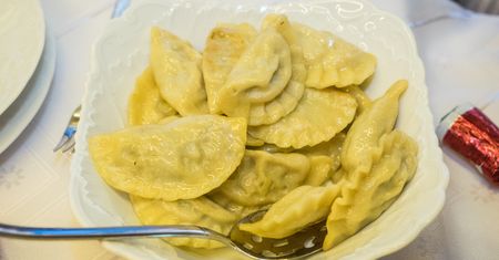 Pierogi z kapustą i grzybami. Sprawdzony przepis krok po kroku