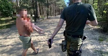 Dziewczynka zgubiła się na plaży w Stegnie. Odnalazła ją turystka