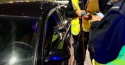 Poznań: Nielegalny zlot miłośników motoryzacji pod okiem policji. Mandaty, zatrzymania i jeden nietrzeźwy kierowca