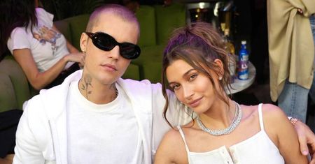 Hailey Bieber prezentuje CIĄŻOWE KRĄGŁOŚCI. Pochwaliła się fotką w zmysłowej koronce (FOTO)