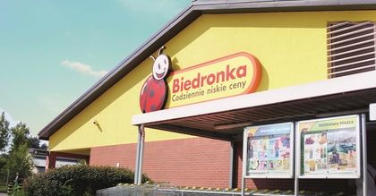 Biedronka zażądała od dostawców mleczarskich obniżenia cen. Sprawa trafiła aż do Ewy Kopacz