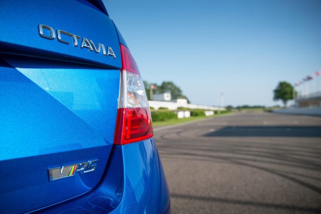 2014 Skoda Octavia RS (1)