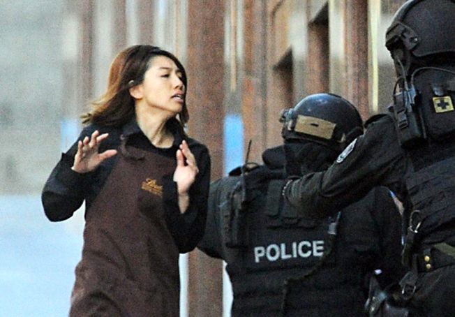 Australia: Zakładnicy uwięzieni w kawiarni w Sydney