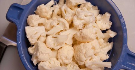 Gotowany mrożony kalafior bez dodatku soli, odsączony