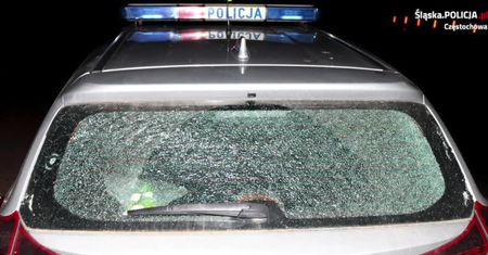 Ostrzał policjantów, narkotyki w aucie i propagowanie faszyzmu. Cztery osoby zatrzymane