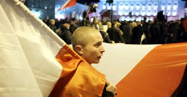 Rocznica katastrofy smoleńskiej. Krzyż wrócił przed Pałac Prezydencki