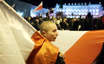 Rocznica katastrofy smoleńskiej. Krzyż wrócił przed Pałac Prezydencki