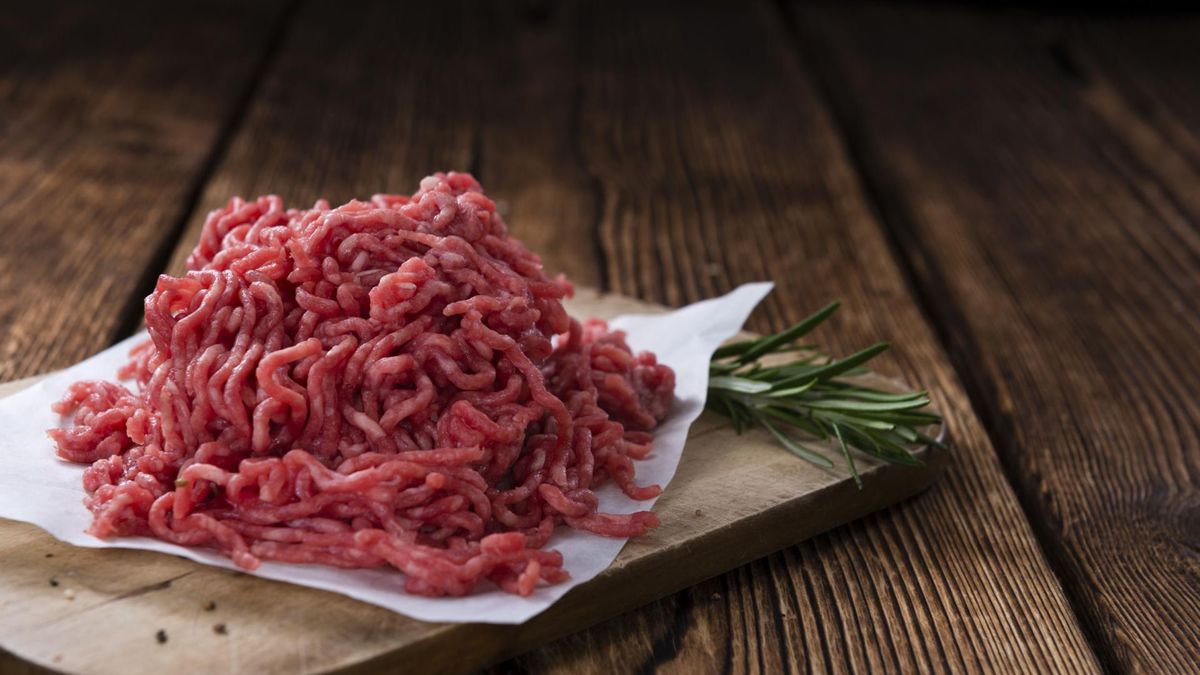 Szare mięso mielone. Wyjaśniamy, czy można je jeść