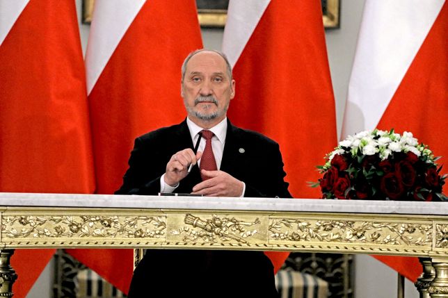 Wszystko miało się rozgrywać na kilka dni przed odejściem Macierewicza