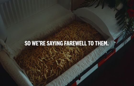 KFC urządził symboliczny "pogrzeb" swoim frytkom