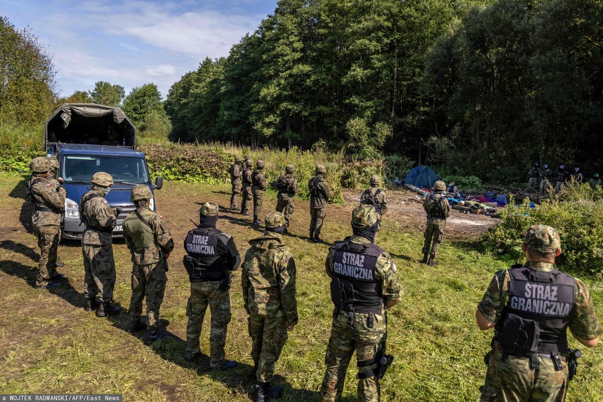 Uchodźcy na granicy. Żaryn: Rosja i Białoruś atakują informacyjnie Polskę. Zdjęcie z okolic Usnarza Górnego z 20 sierpnia 2021 roku. 
