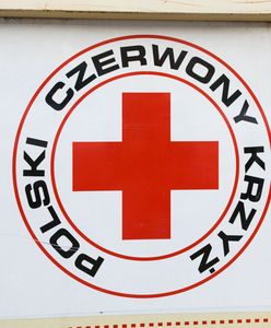 Czerwony krzyż na tirze z pomocą od MSZ dla migrantów. PCK apeluje o jego usunięcie