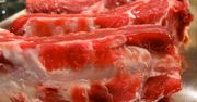 Surowe żeberka wołowe (mięso i tłuszcz)