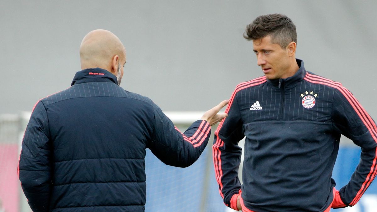 Getty Images / Adam Pretty/Bongarts / Na zdjęciu: Pep Guardiola (z lewej) i Robert Lewandowski