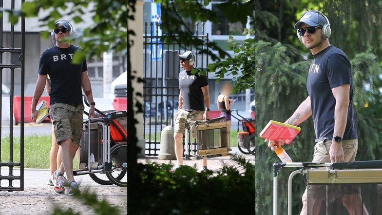 Filip Chajzer relaksuje się w parku