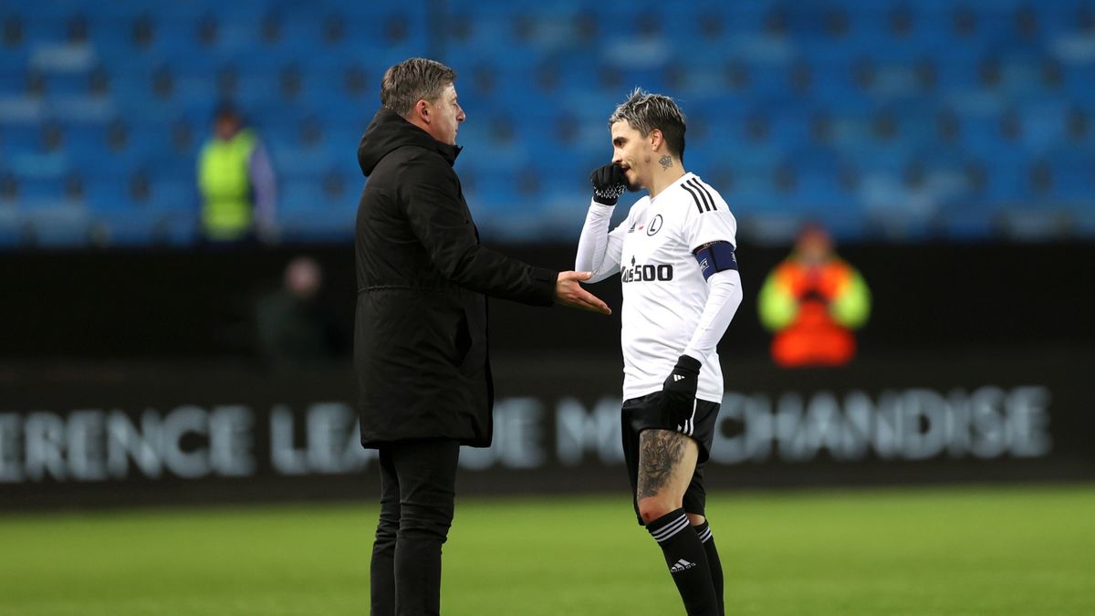 PAP / Leszek Szymański / Na zdjęciu: Josue i trener Kosta Runjaic