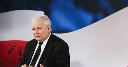 "Niezwykle prymitywna demagogia. Żyje w świecie równoległym". Ekspert o spotkaniach z Kaczyńskim
