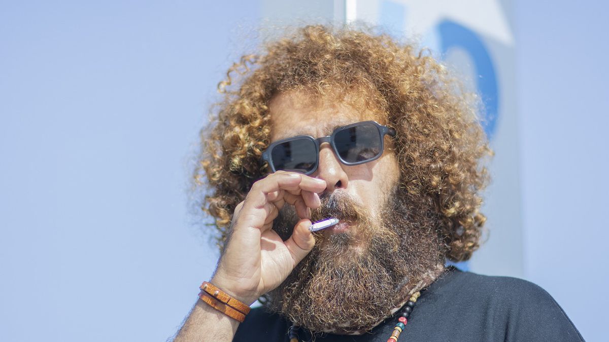 Język 64-latka zrobił się zielony