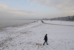 Kołobrzeg. Trwają poszukiwania mężczyzny. Na plaży zostawił ubranie