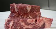 Surowa wołowina zrazowa dolna (steki, mięso i tłuszcz)