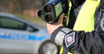 Kolejny kierowca stracił prawo jazdy za prędkość. Policja apeluje: "Noga z gazu!"