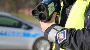 Kolejny kierowca stracił prawo jazdy za prędkość. Policja apeluje: "Noga z gazu!"