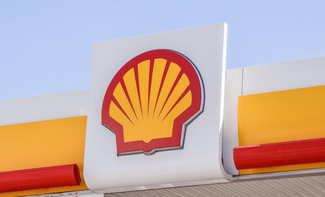 Shell is closing a refinery in Germany.